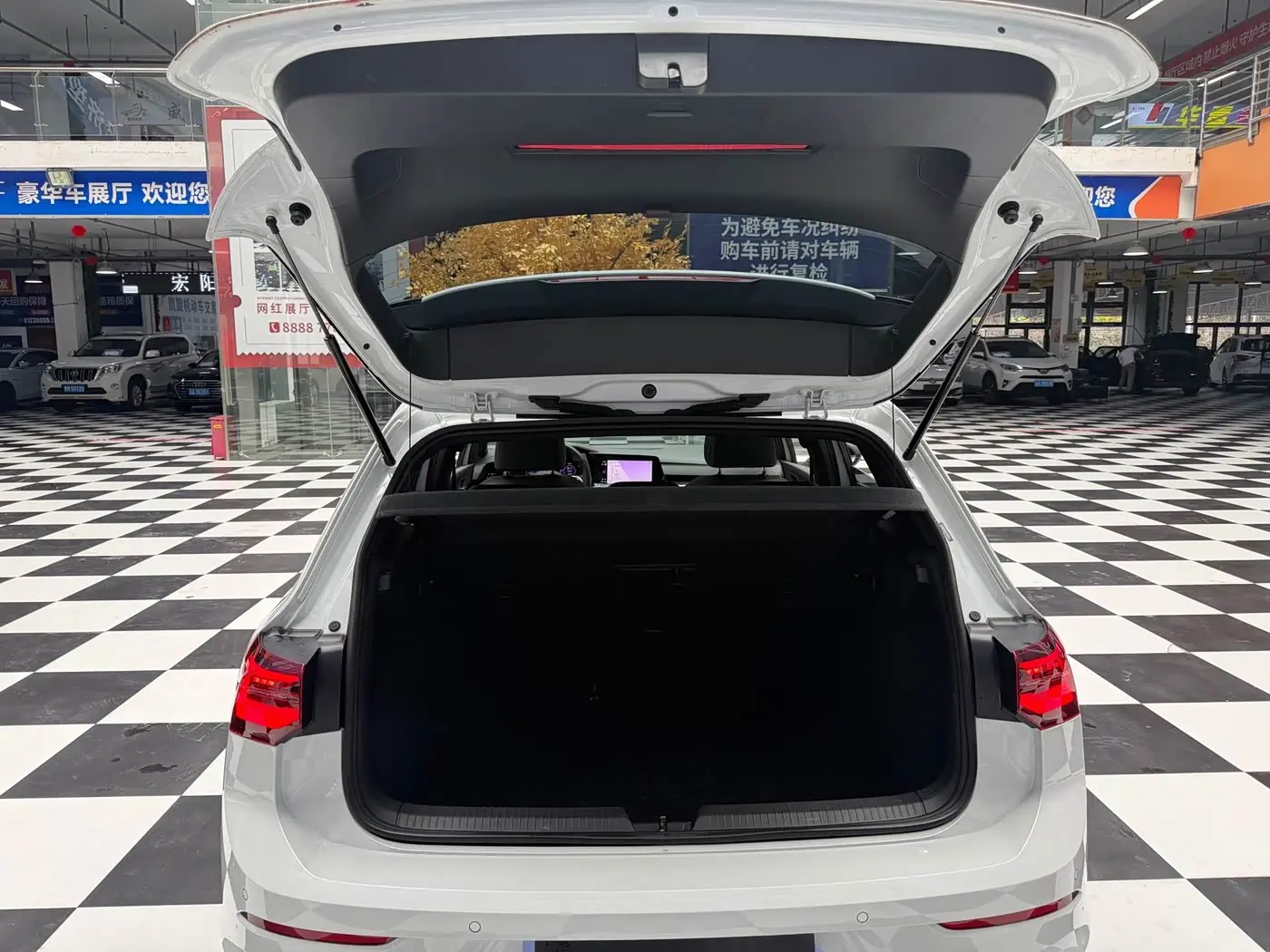 Volkswagen Golf 2022 — Photo 8/20