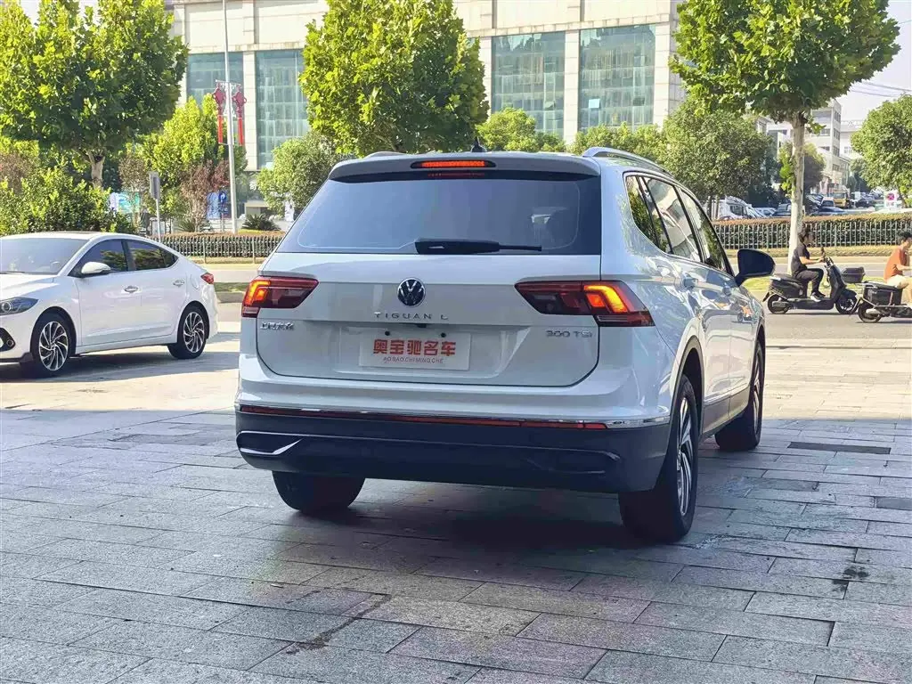 Volkswagen Tiguan L 2025 — Photo 7/15