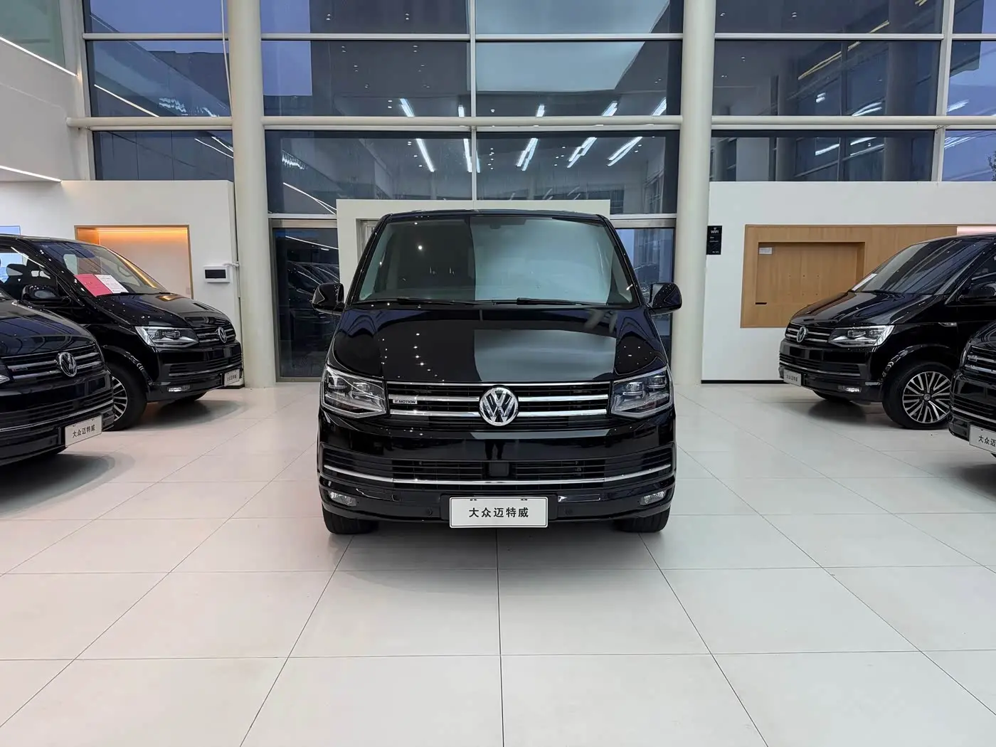 Volkswagen Multivan 2020 — Photo 2/20