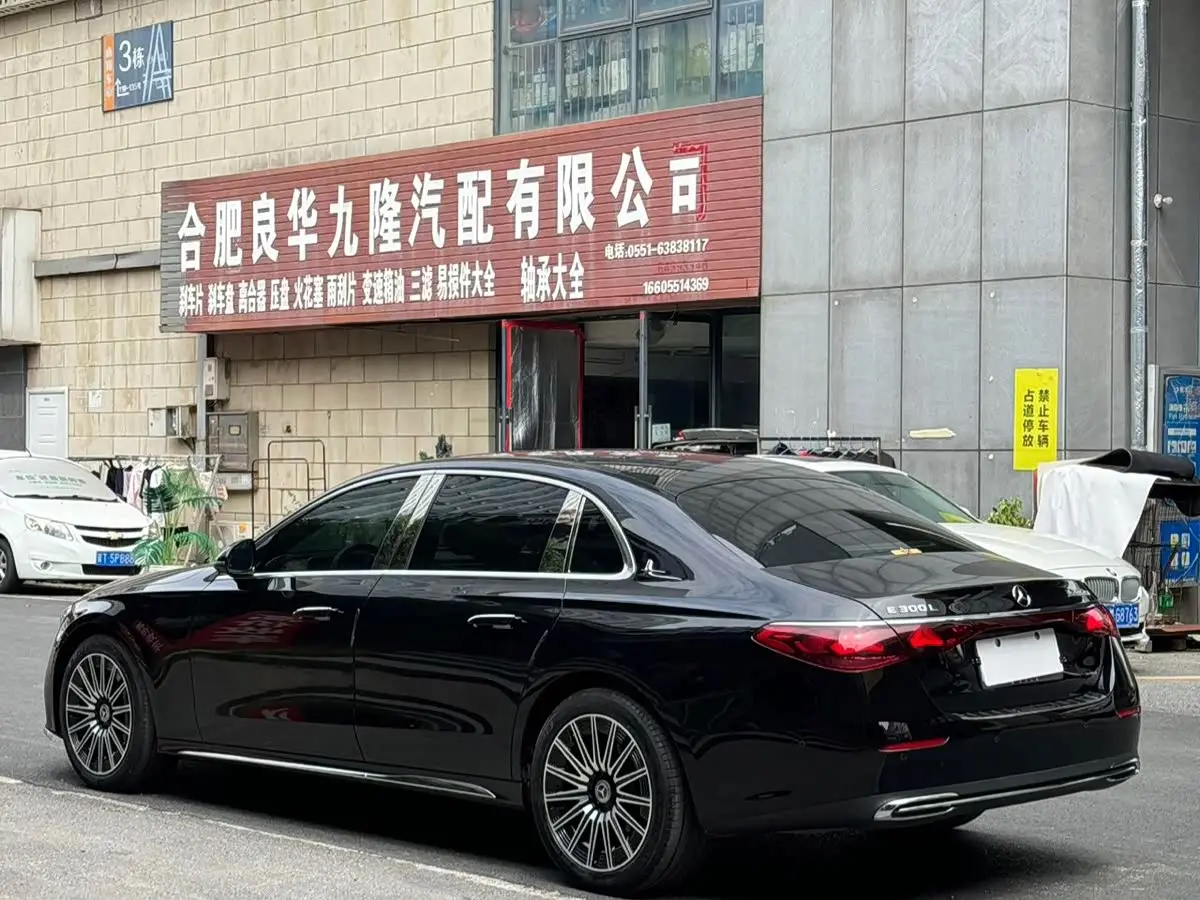 Mercedes-Benz E-Class 2024 — Photo 10/11