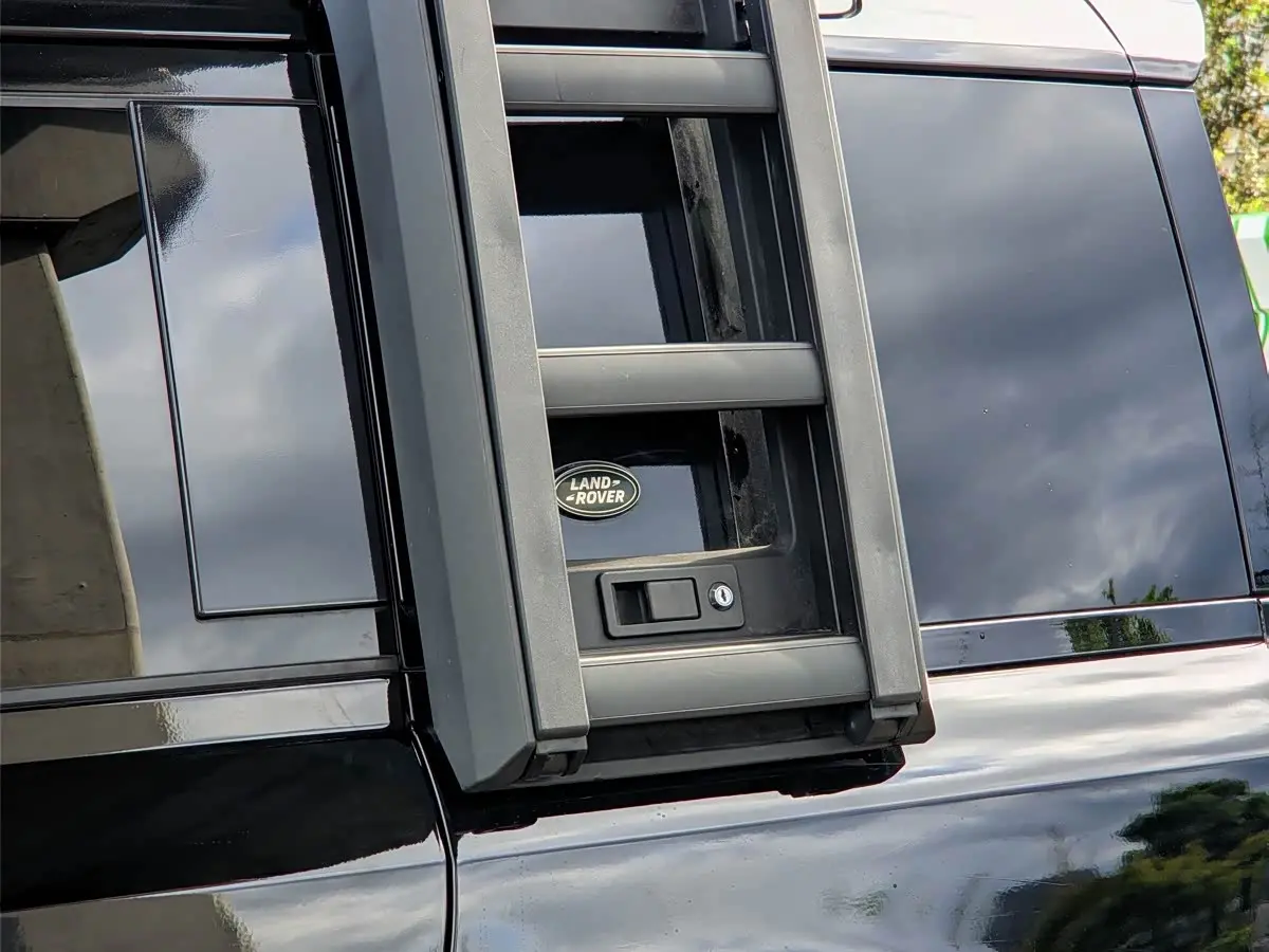 Land Rover Defender 2024 — Photo 13/16