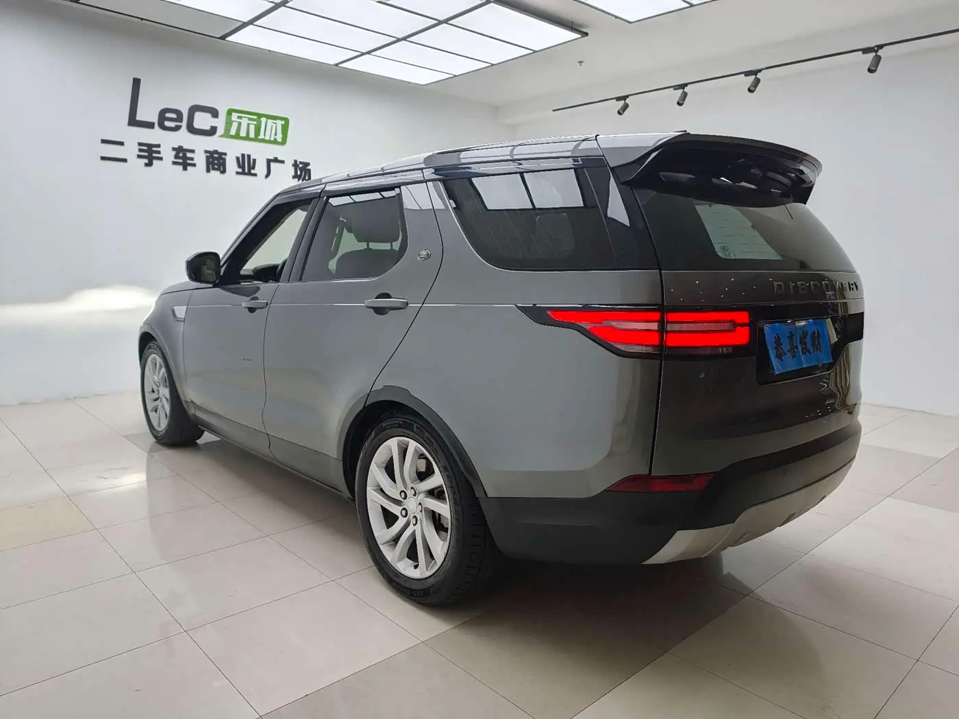 Land Rover Discovery 2018 — Photo 14/16