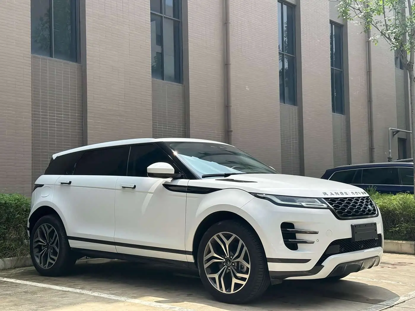 Land Rover Range Rover Evoque New Energy 2023 — Фото 3/12
