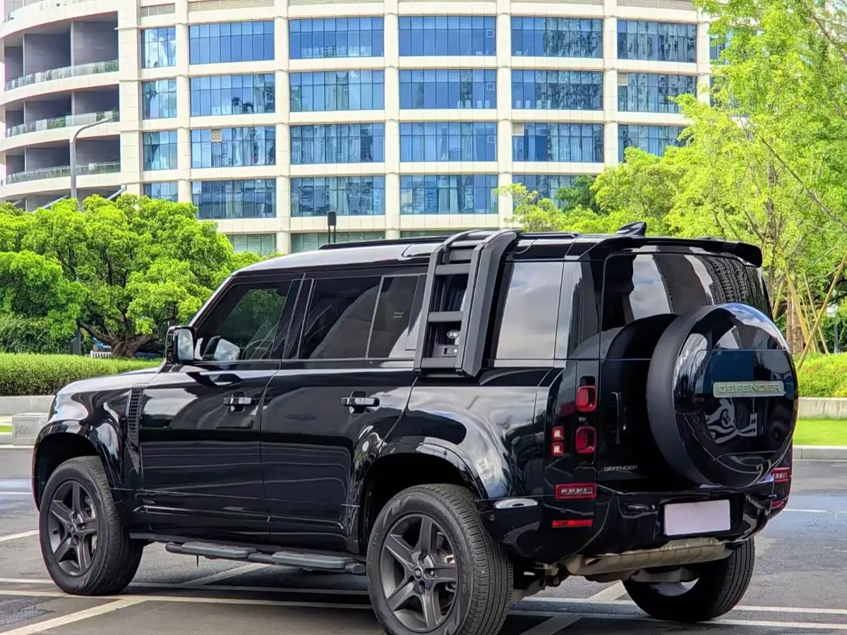 Land Rover Defender 2024 — Photo 14/16