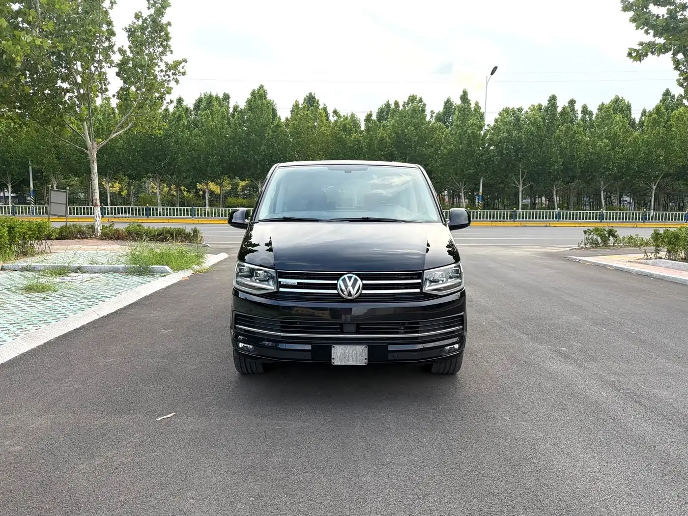 Volkswagen Multivan 2019 — Фото 2/20