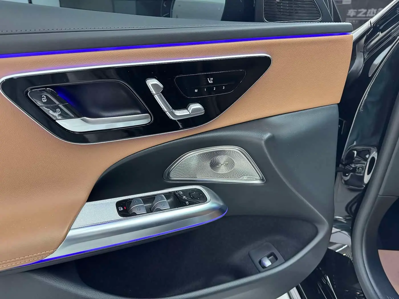 Mercedes-Benz E-Class 2024 — Photo 14/16