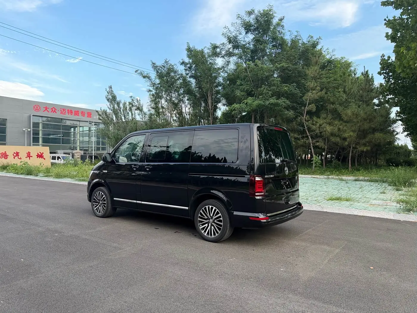 Volkswagen Multivan 2019 — Фото 5/20