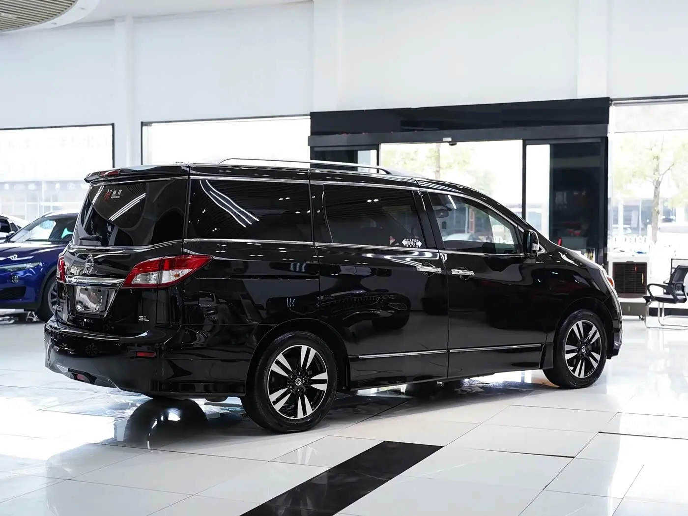 Nissan Quest 2016 — Photo 17/19