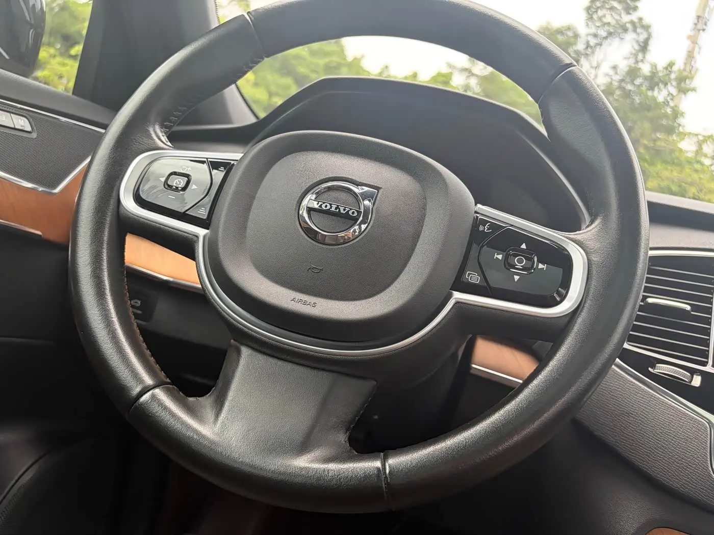 Volvo XC90 2021 — Photo 16/20