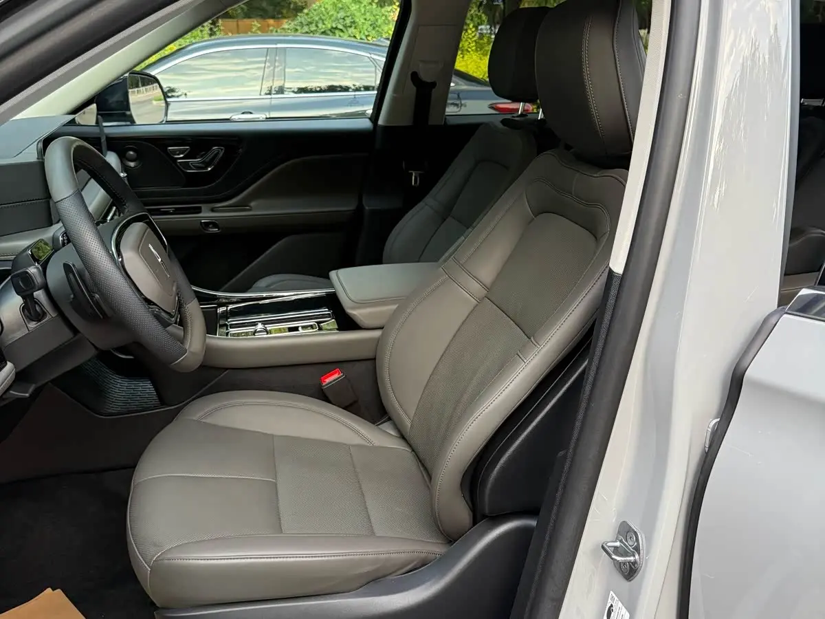 Lincoln Aviator 2025 — Photo 15/20