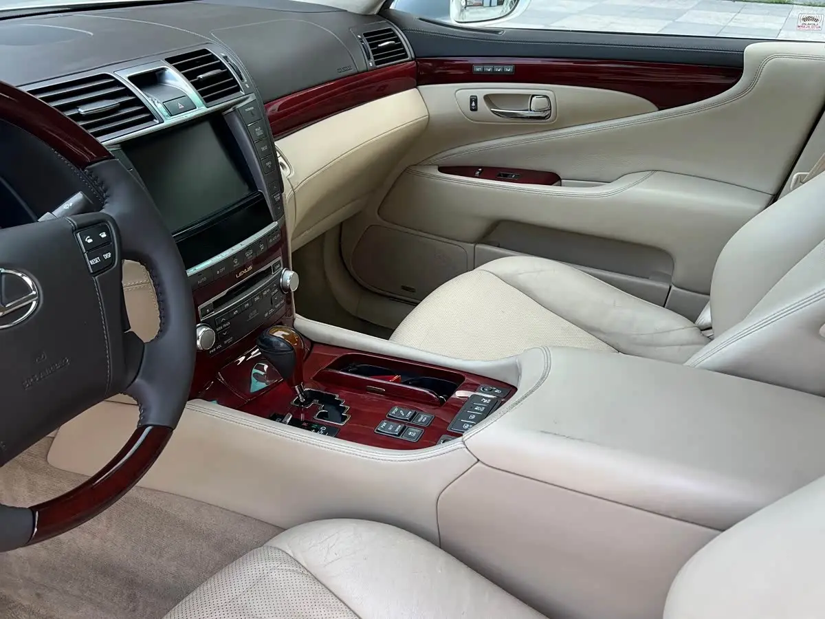 Lexus LS 2010 — Фото 18/20