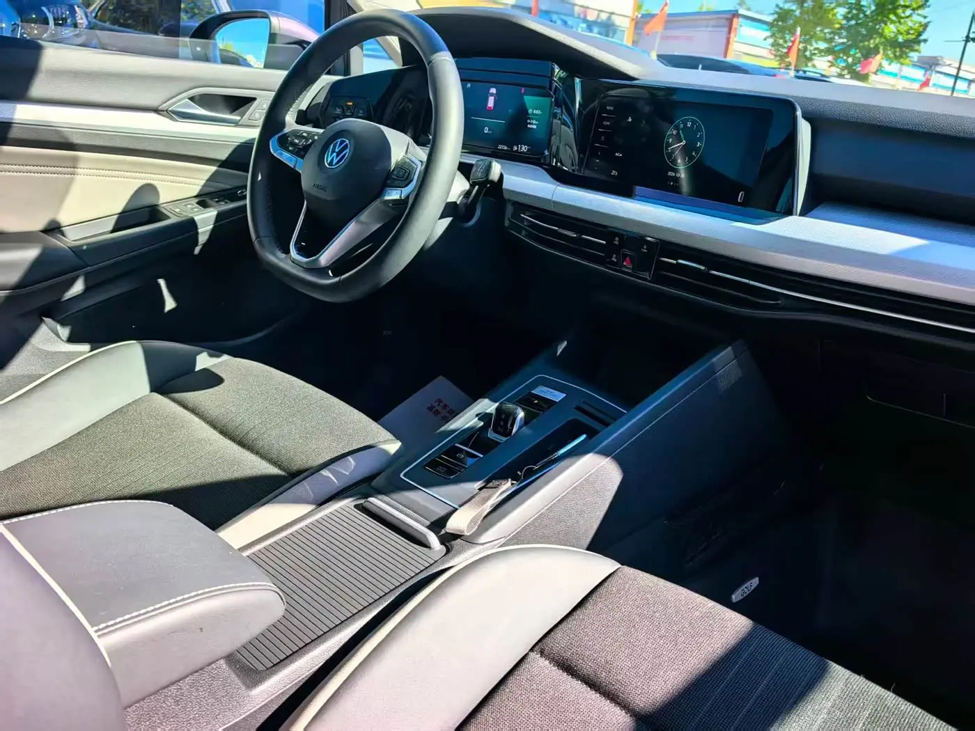 Volkswagen Golf 2024 — Photo 3/14