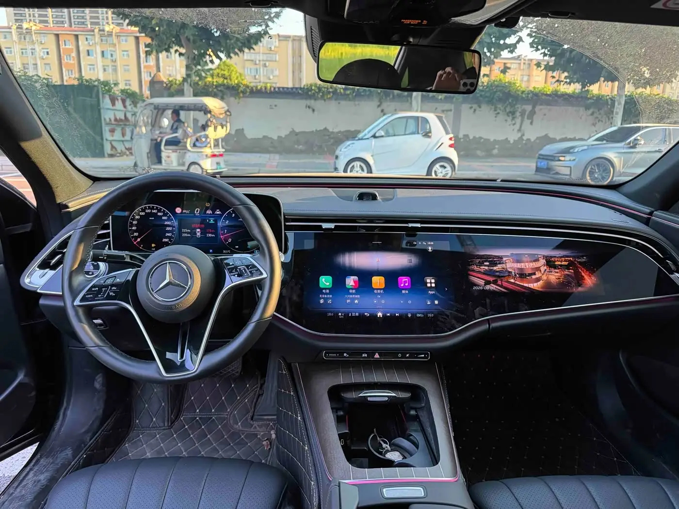 Mercedes-Benz E-Class 2023 — Photo 5/9