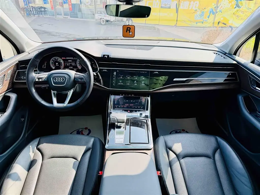 Audi Q7 2022 — Photo 8/14