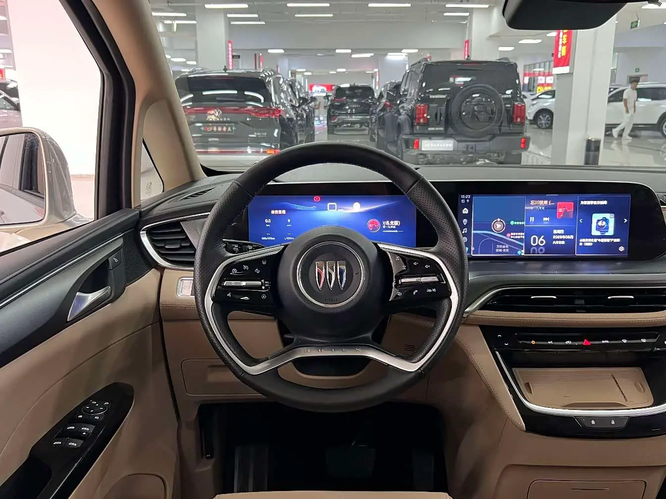 Buick GL8 New Energy 2025 — Photo 15/18