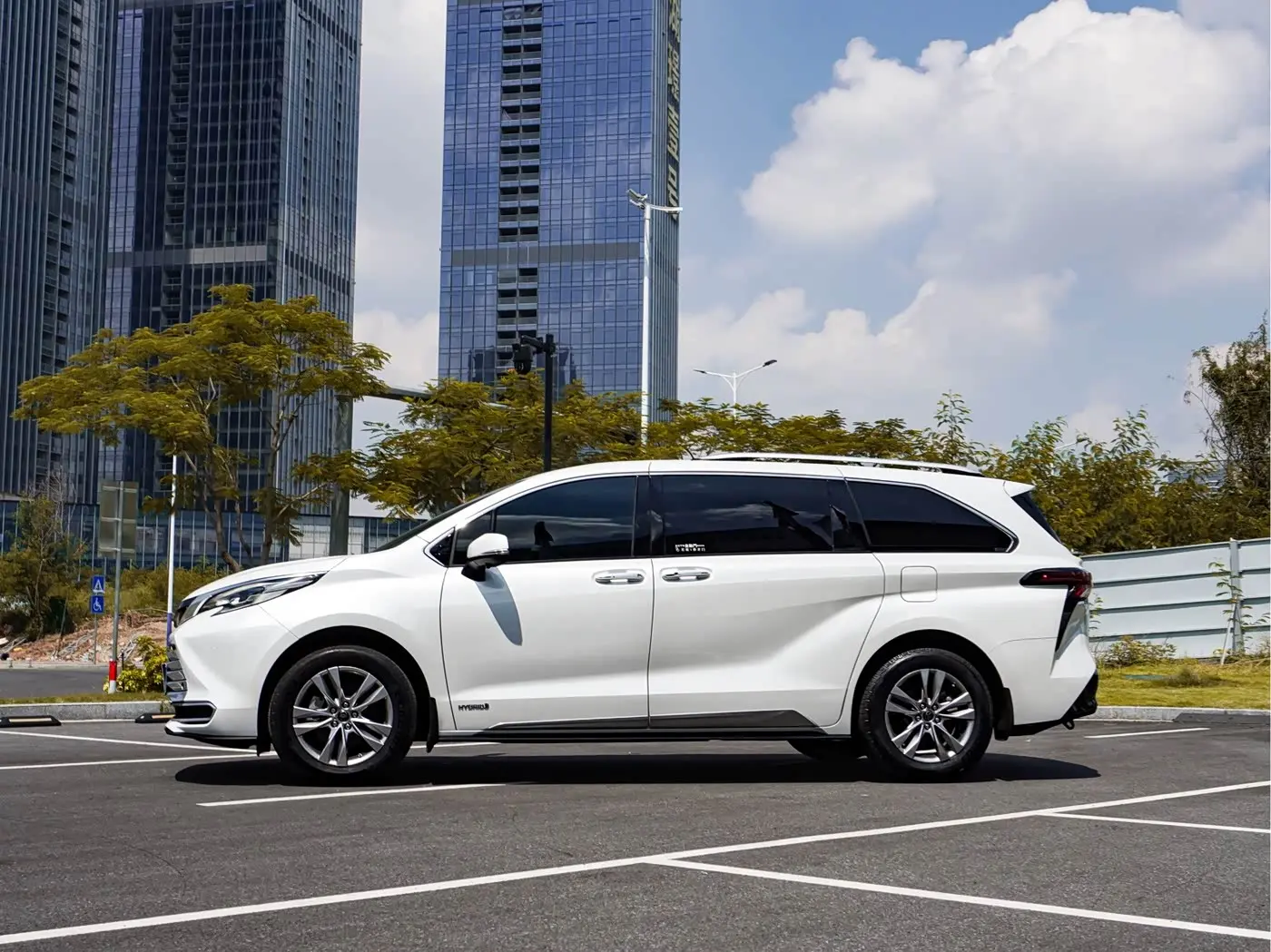 Toyota Sienna 2022 — Photo 4/20