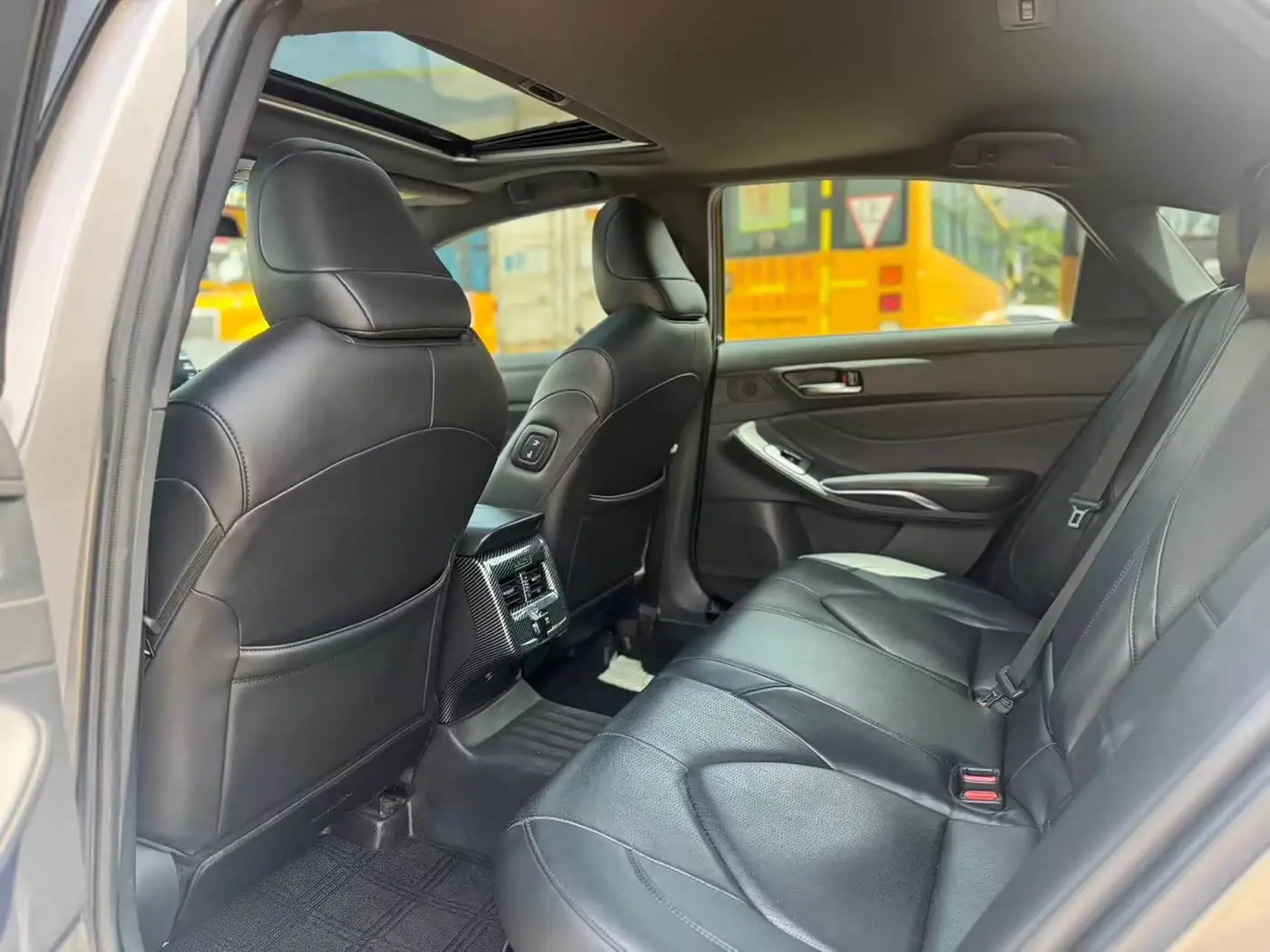 Toyota Avalon 2022 — Photo 5/9