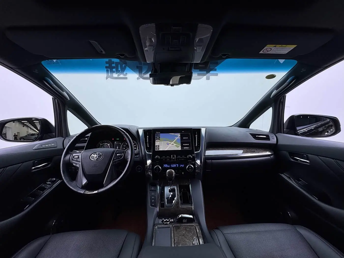 Toyota Vellfire 2022 — Photo 15/20