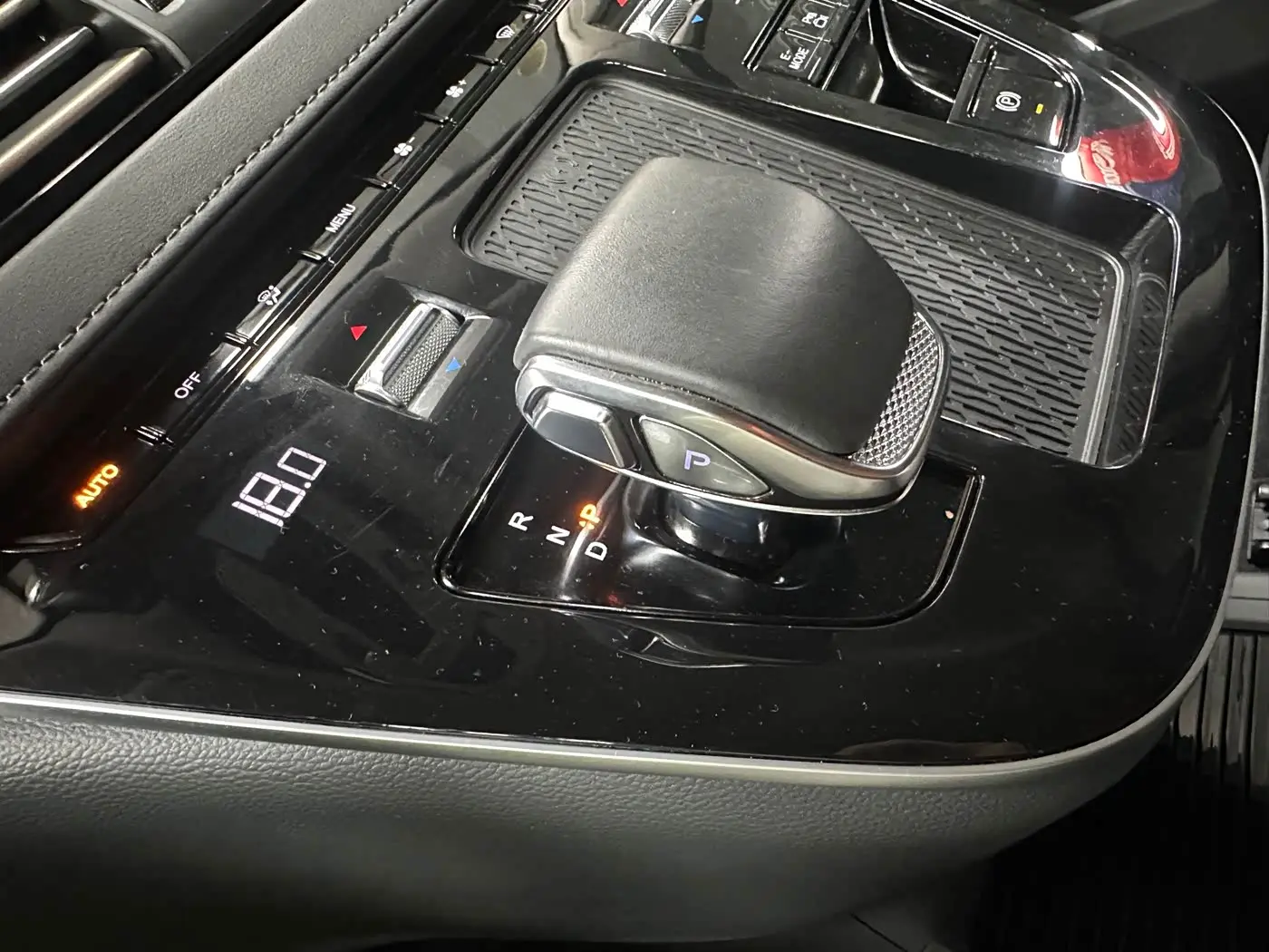 Hongqi HQ9 PHEV 2024 — Şəkil 18/20