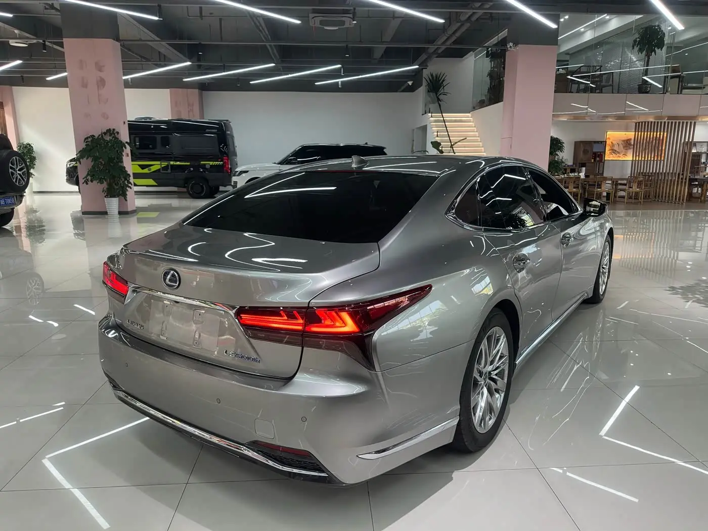 Lexus LS 2022 — Photo 13/13