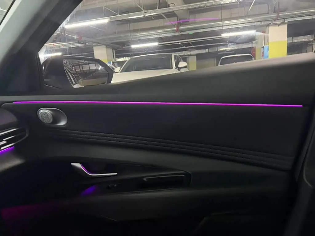 Hyundai Elantra 2023 — Photo 8/15