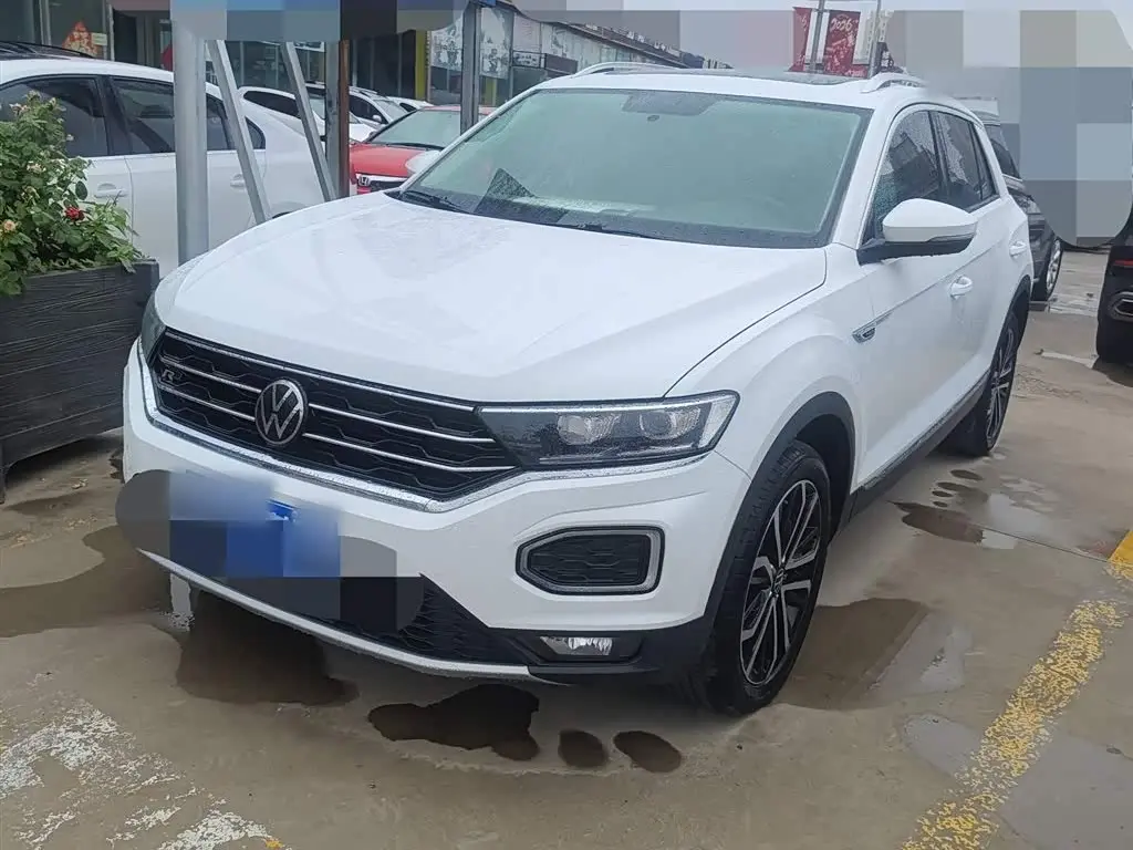 Volkswagen T-ROC 2023 — Photo 1/17