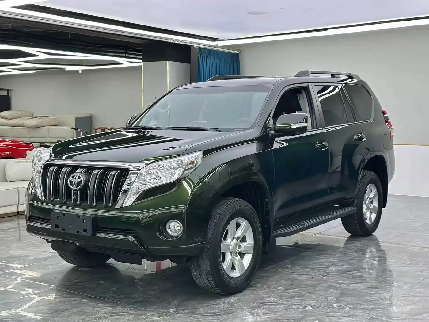 Toyota Prado 2017 — Photo 1/18