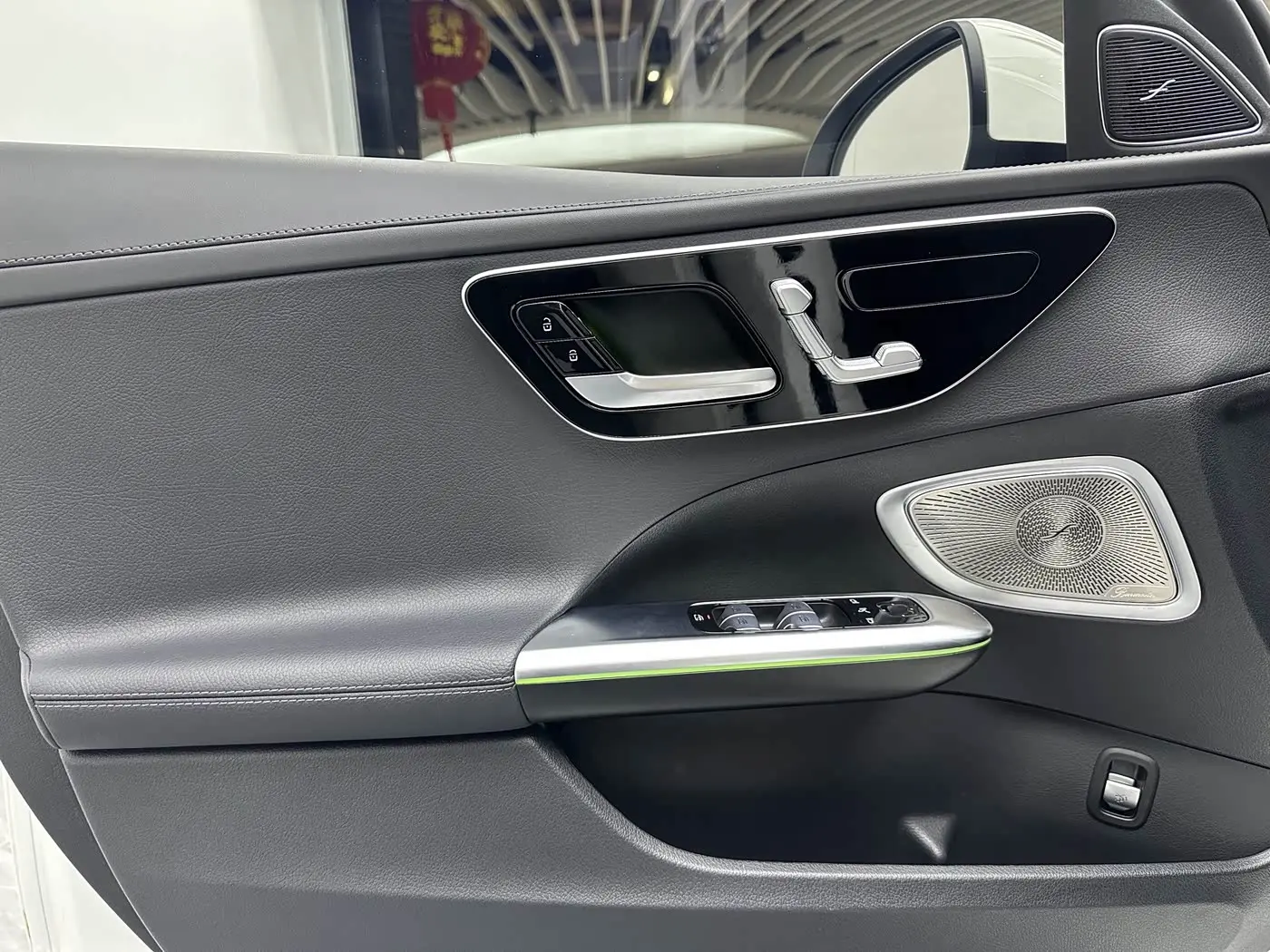 Mercedes-Benz C-Class 2024 — Photo 18/20