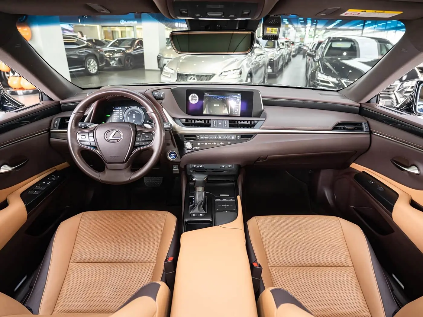 Lexus ES 2021 — Photo 13/20