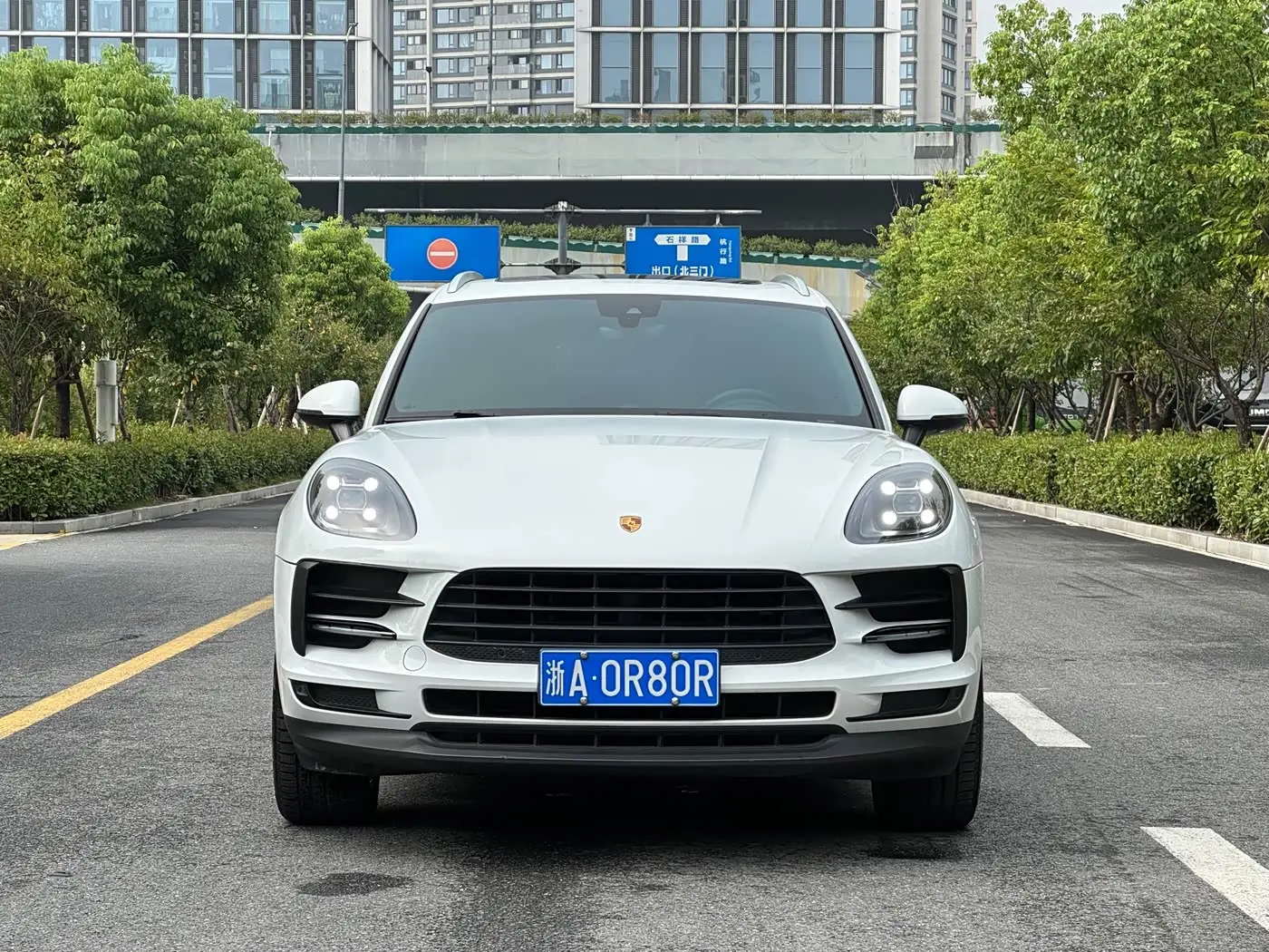 Porsche Macan 2021 — Photo 2/15