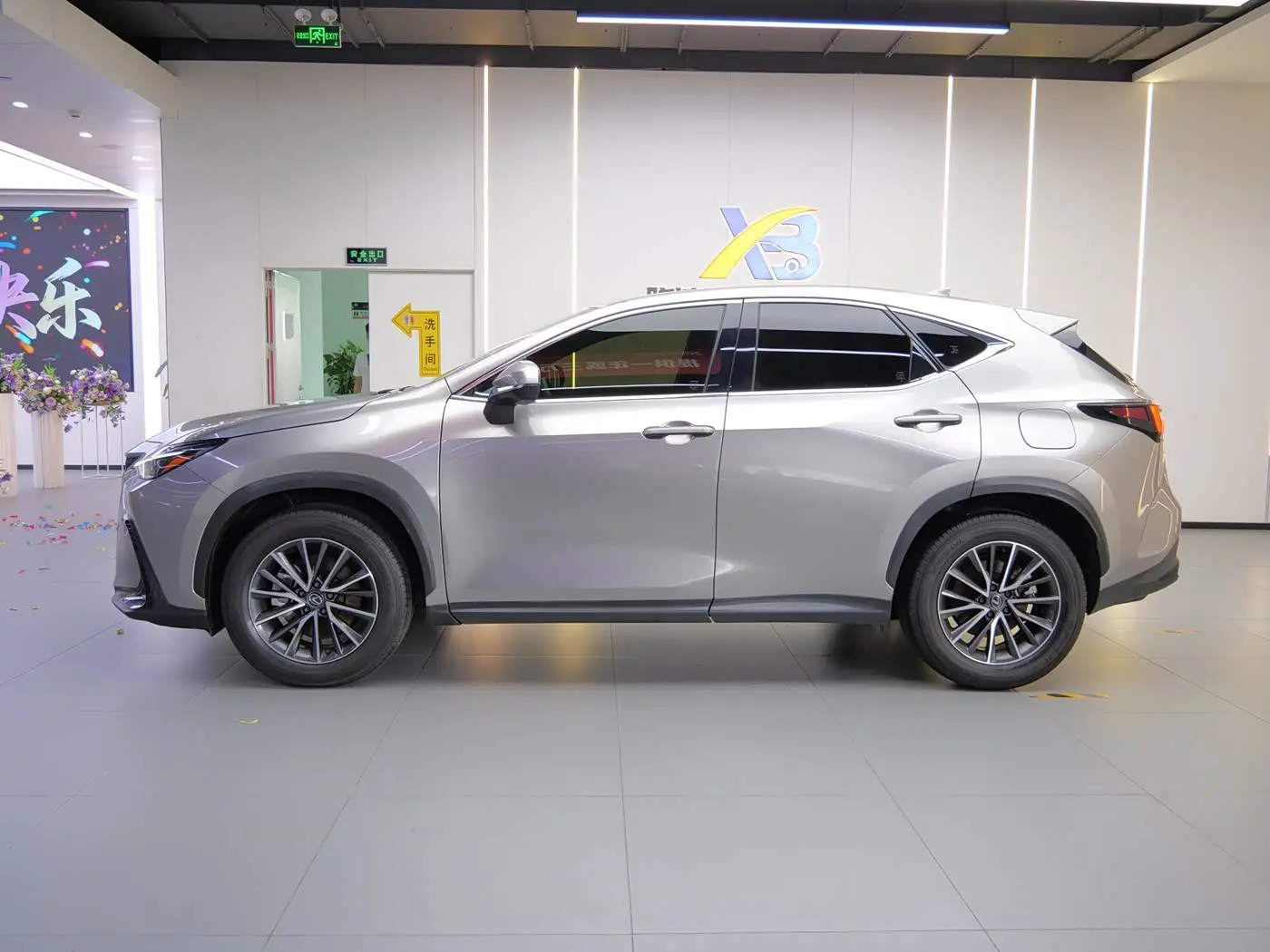 Lexus NX 2023 — Photo 7/18