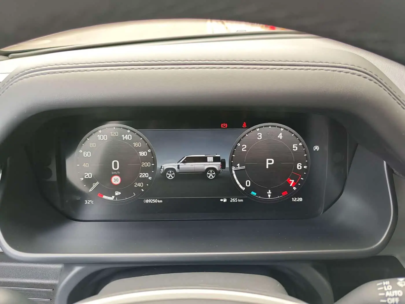 Land Rover Defender 2022 — Photo 14/20