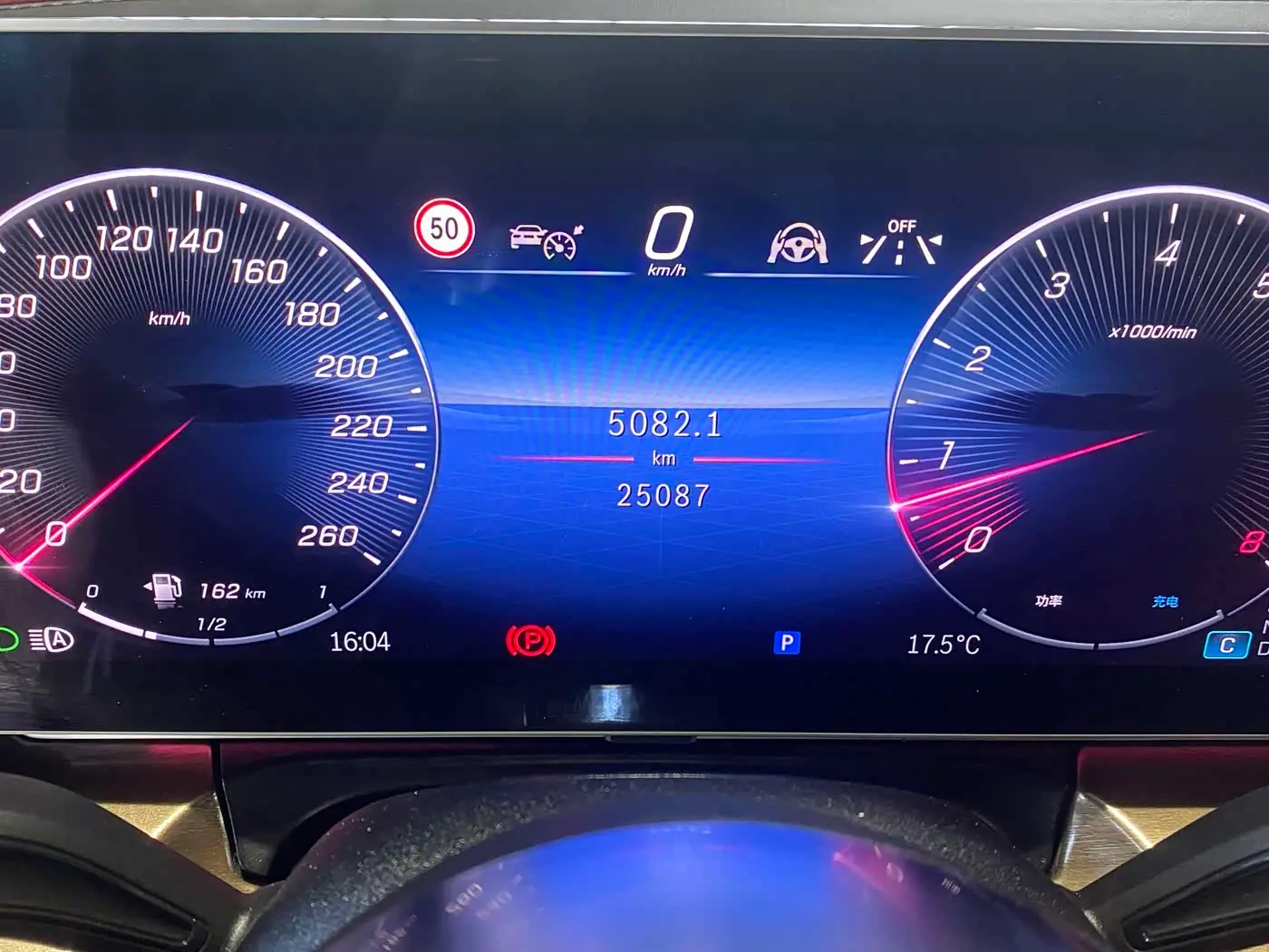Mercedes-Benz V-Class 2025 — Photo 6/20