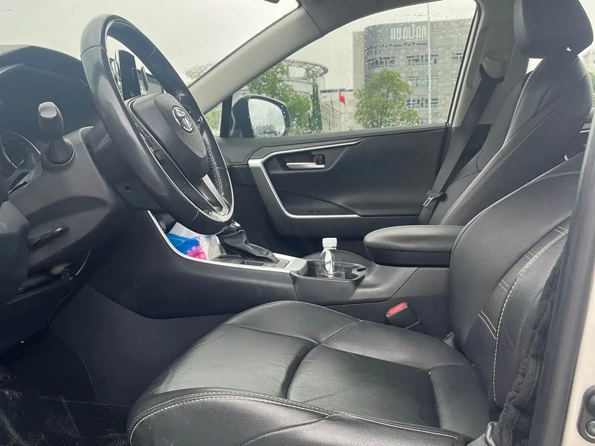 Toyota Wildlander 2023 — Photo 4/10