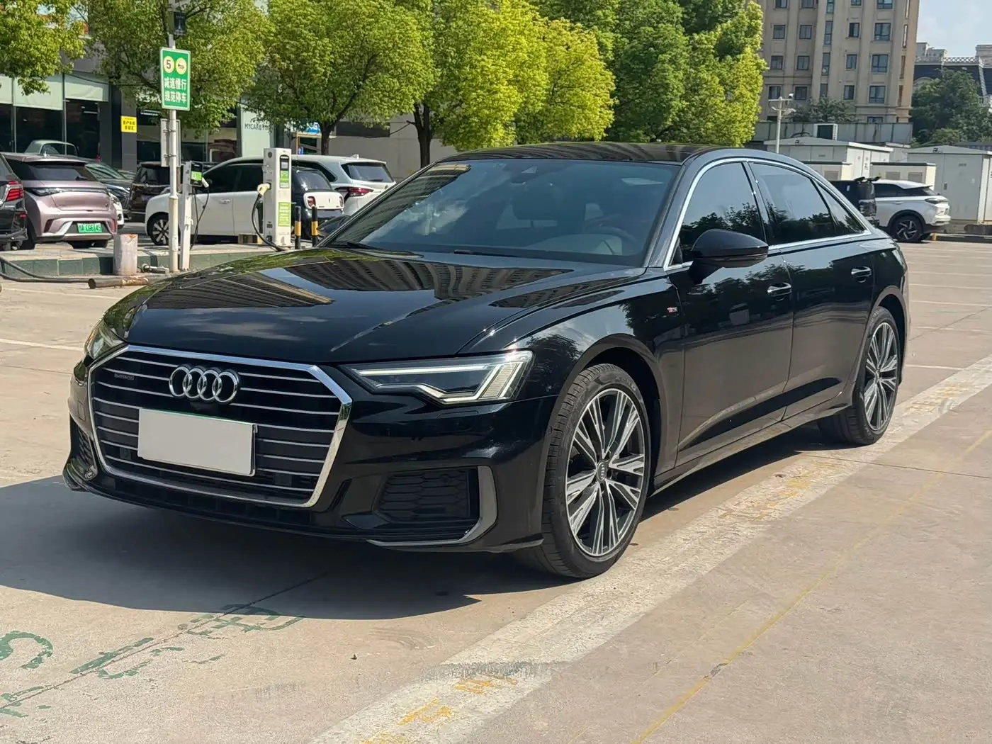 Audi A6L 2021 — Şəkil 1/14