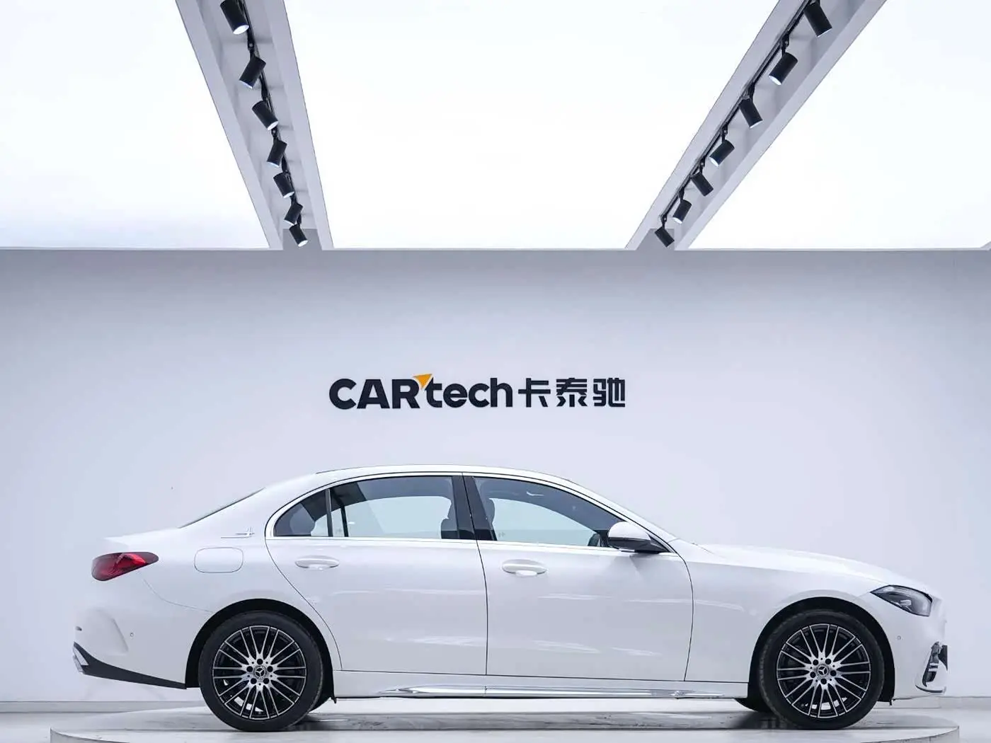 Mercedes-Benz C-Class 2024 — Photo 2/20