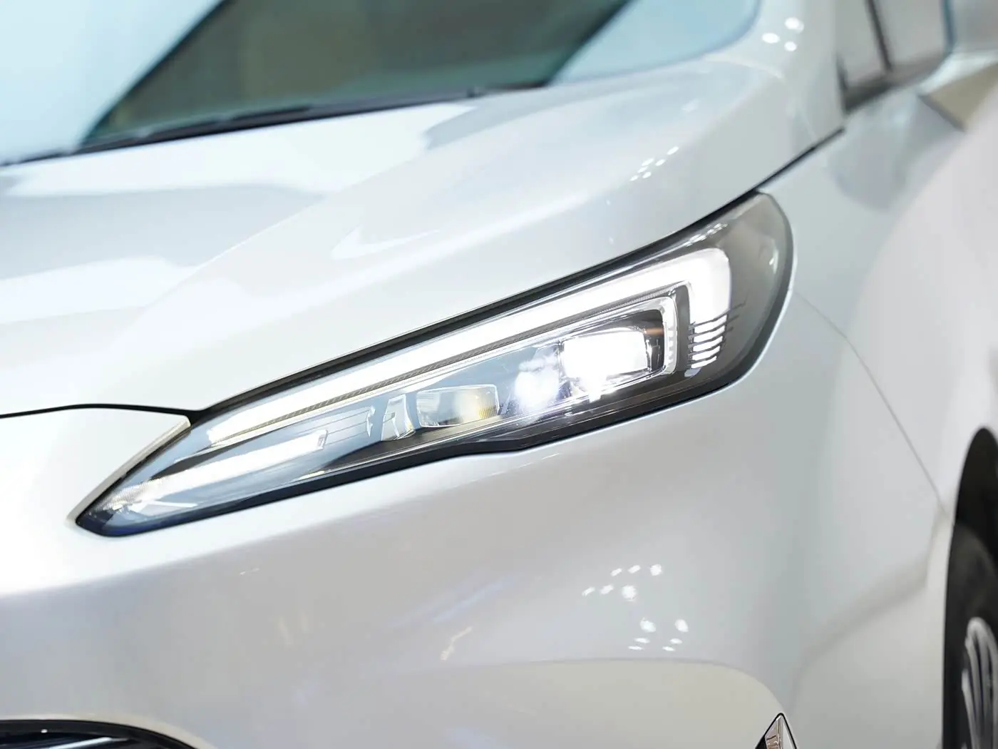 Buick GL8 New Energy 2025 — Фото 7/18