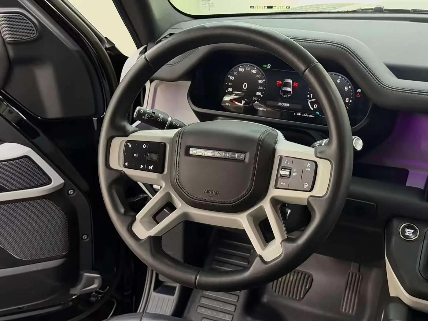 Land Rover Defender 2023 — Photo 6/20