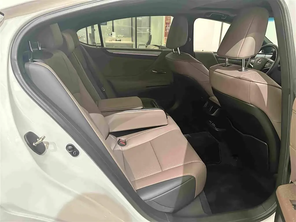 Lexus ES 2026 — Photo 16/20