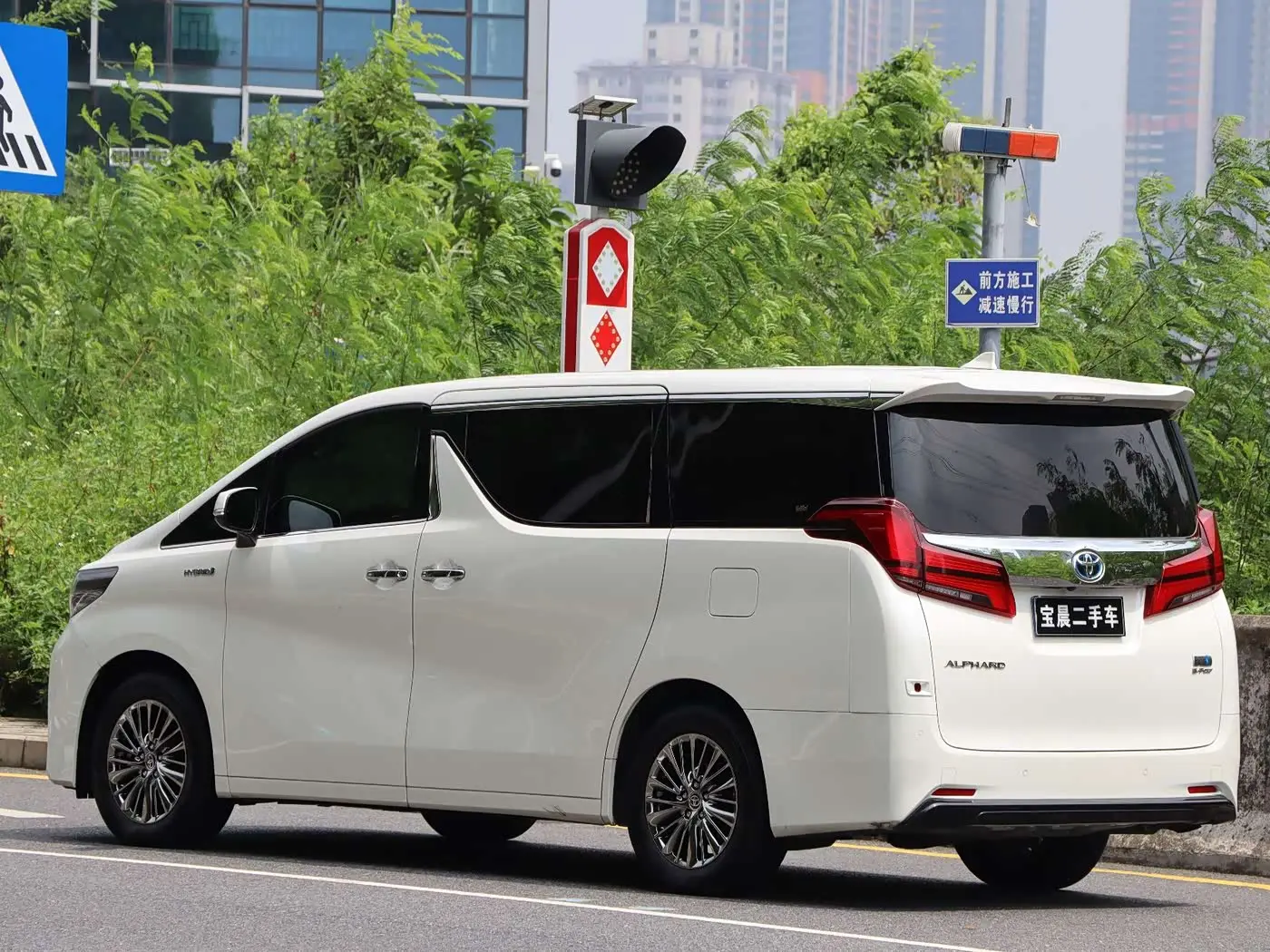 Toyota Alphard 2022 — Photo 4/17