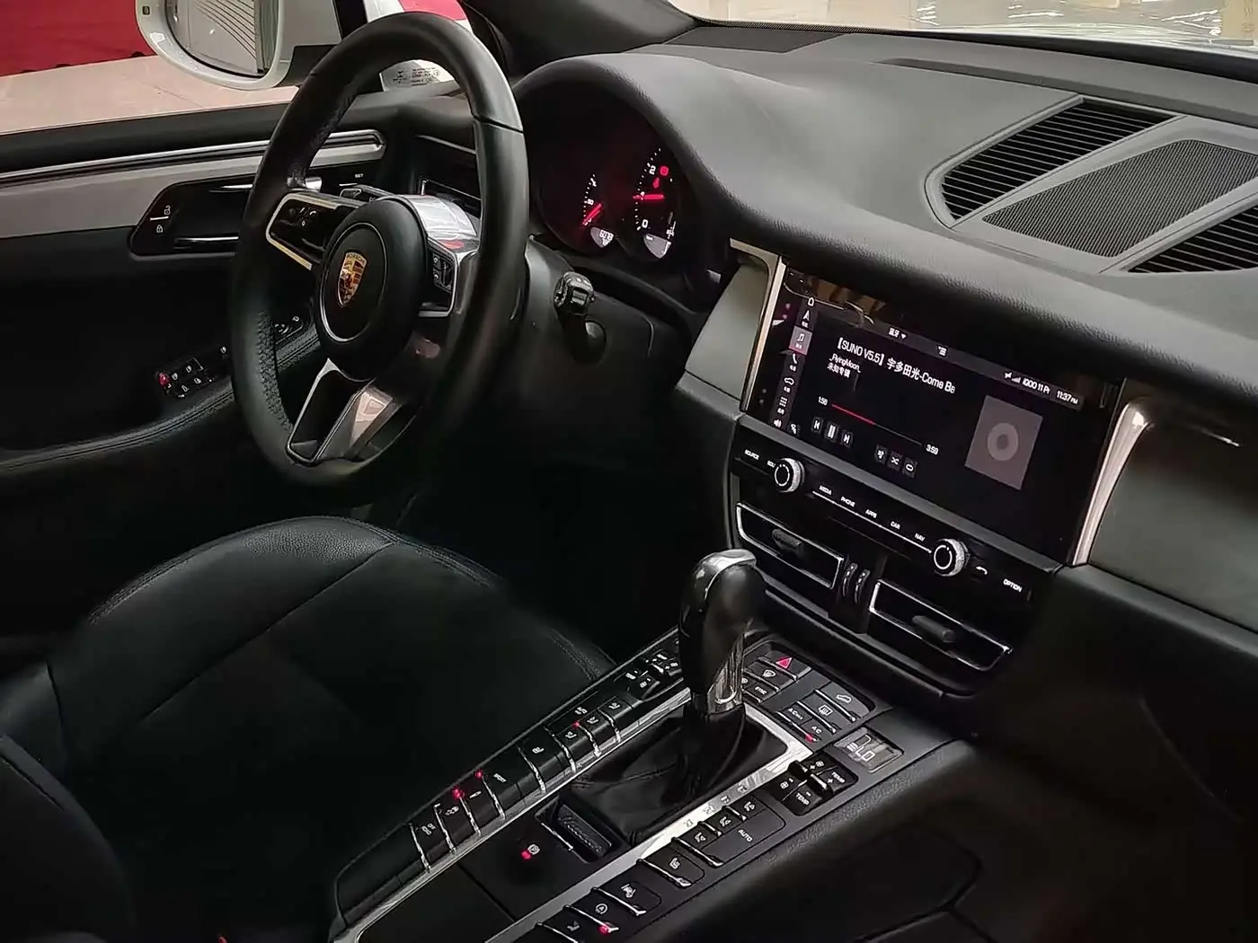 Porsche Macan 2019 — ფოტო 9/20
