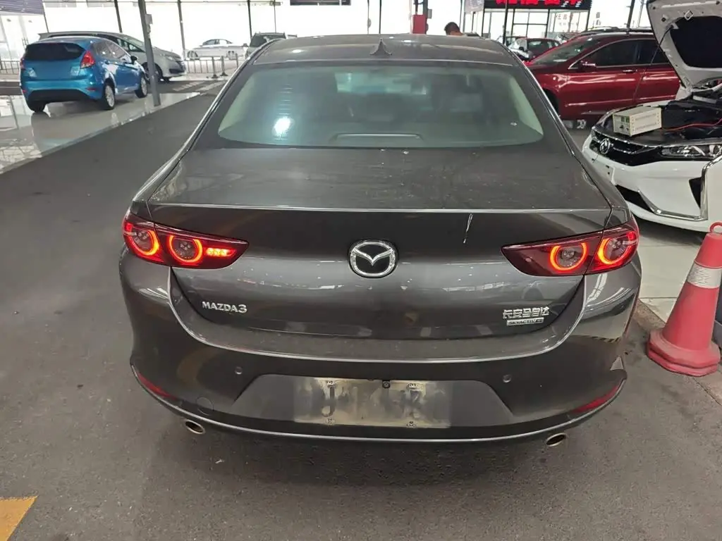 Mazda Mazda3 Axela 2022 — Photo 3/20