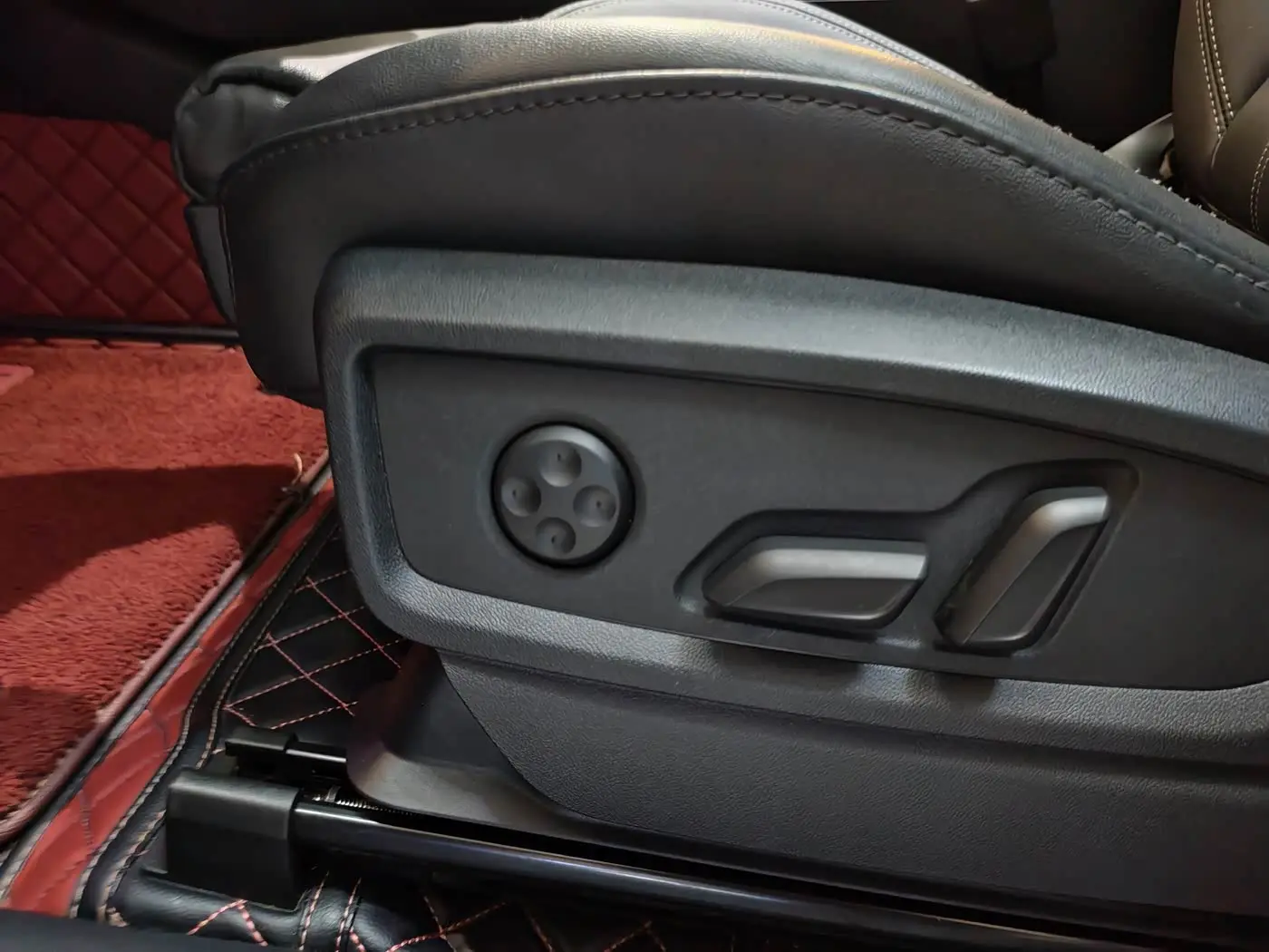 Audi Q5L 2022 — Photo 16/20