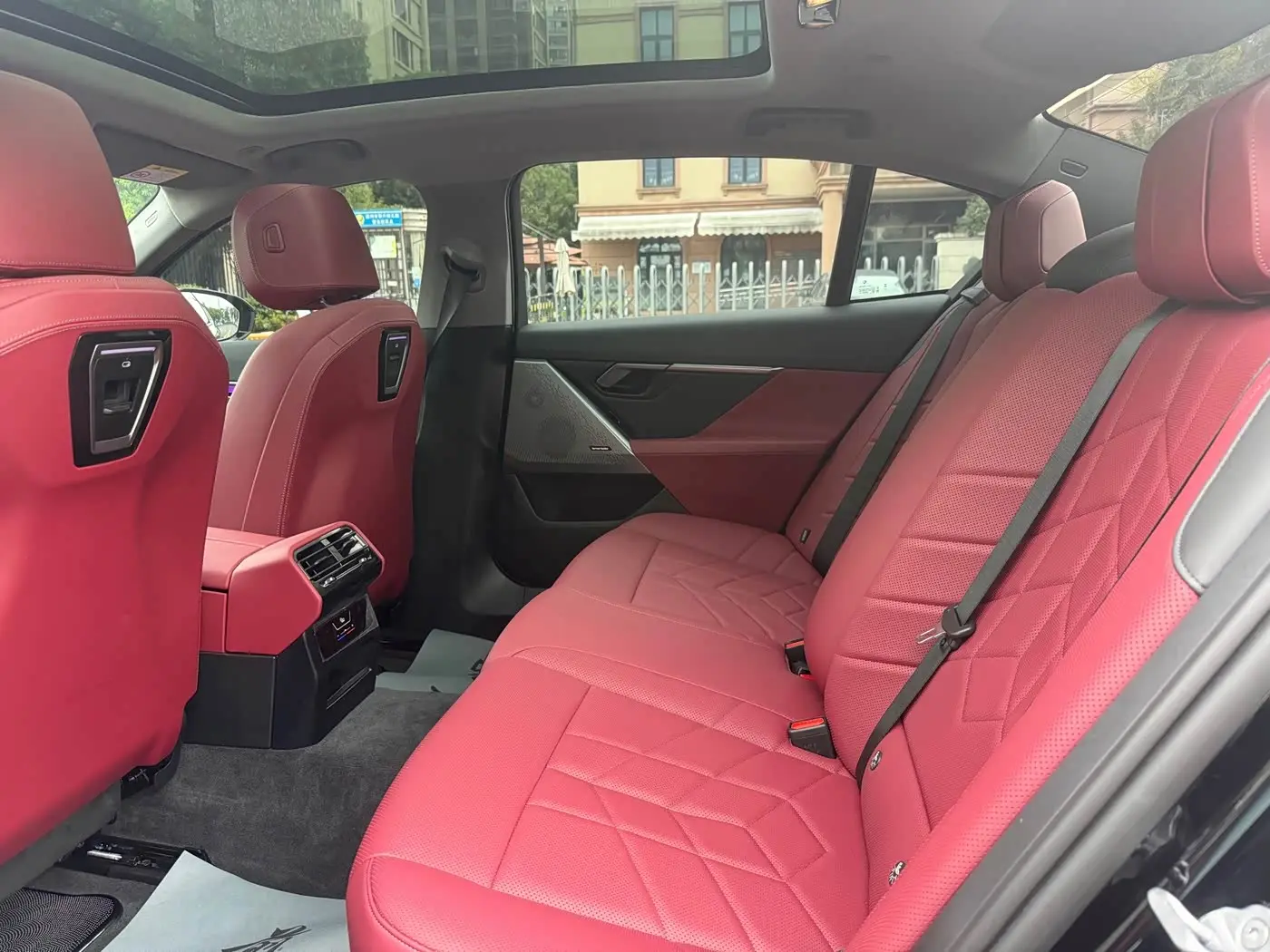 BMW 5 Series 2025 — Photo 16/20