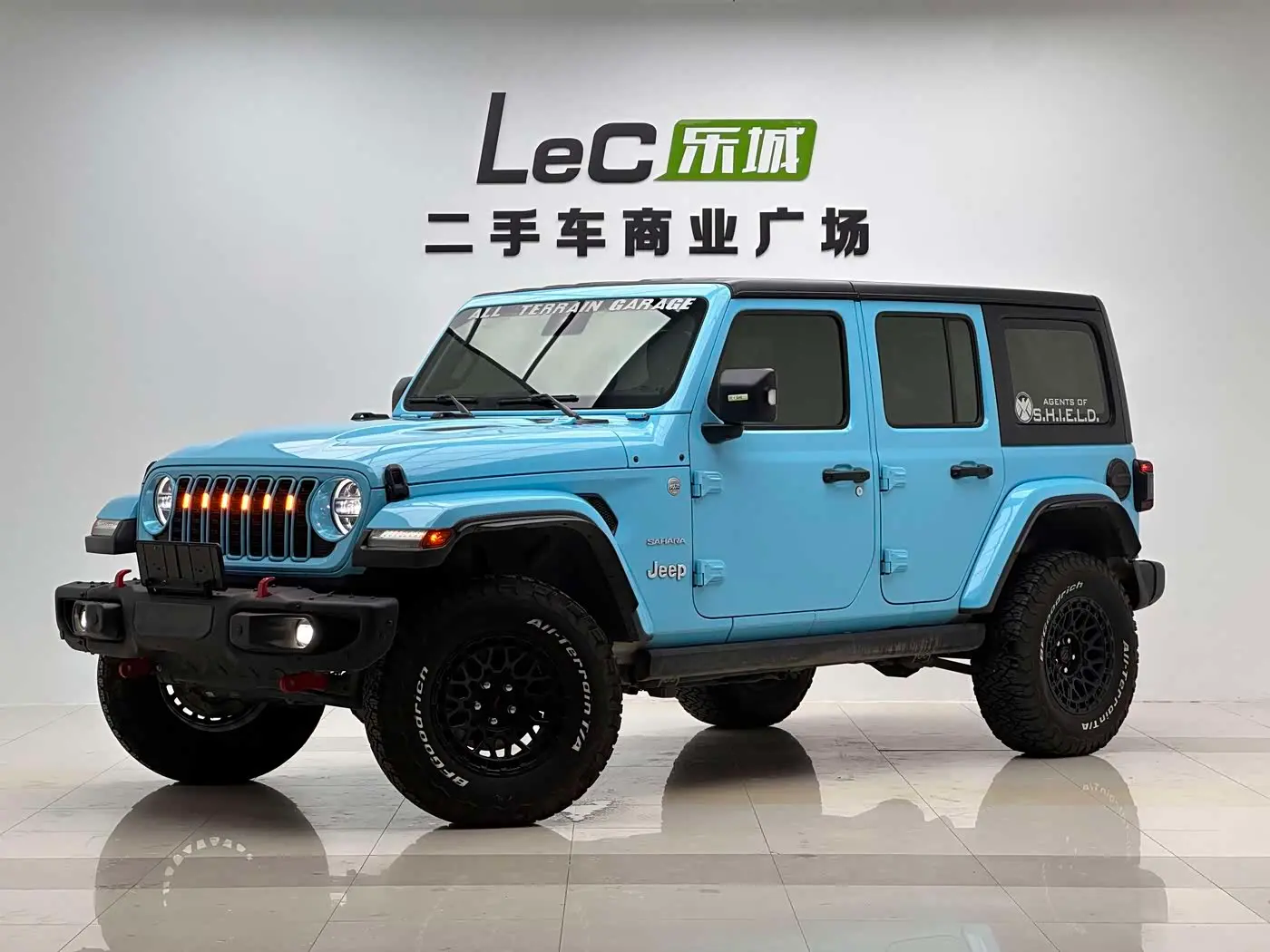 Jeep Wrangler 2023 — Фото 1/18