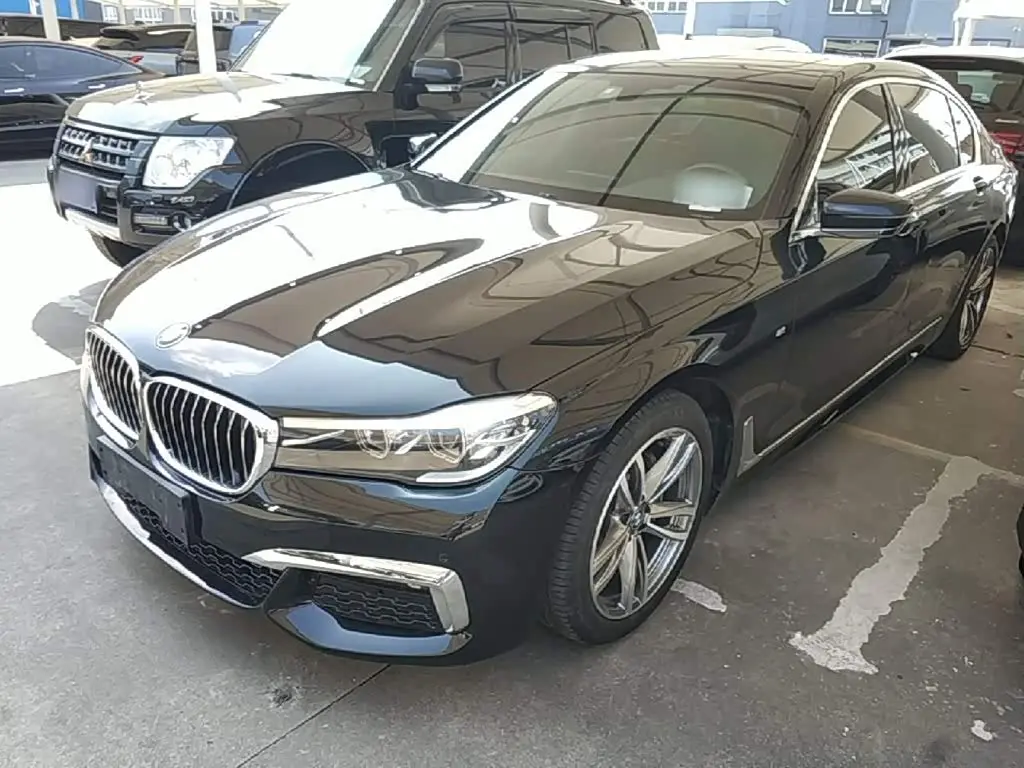 BMW 7 Series 2018 — Photo 2/20