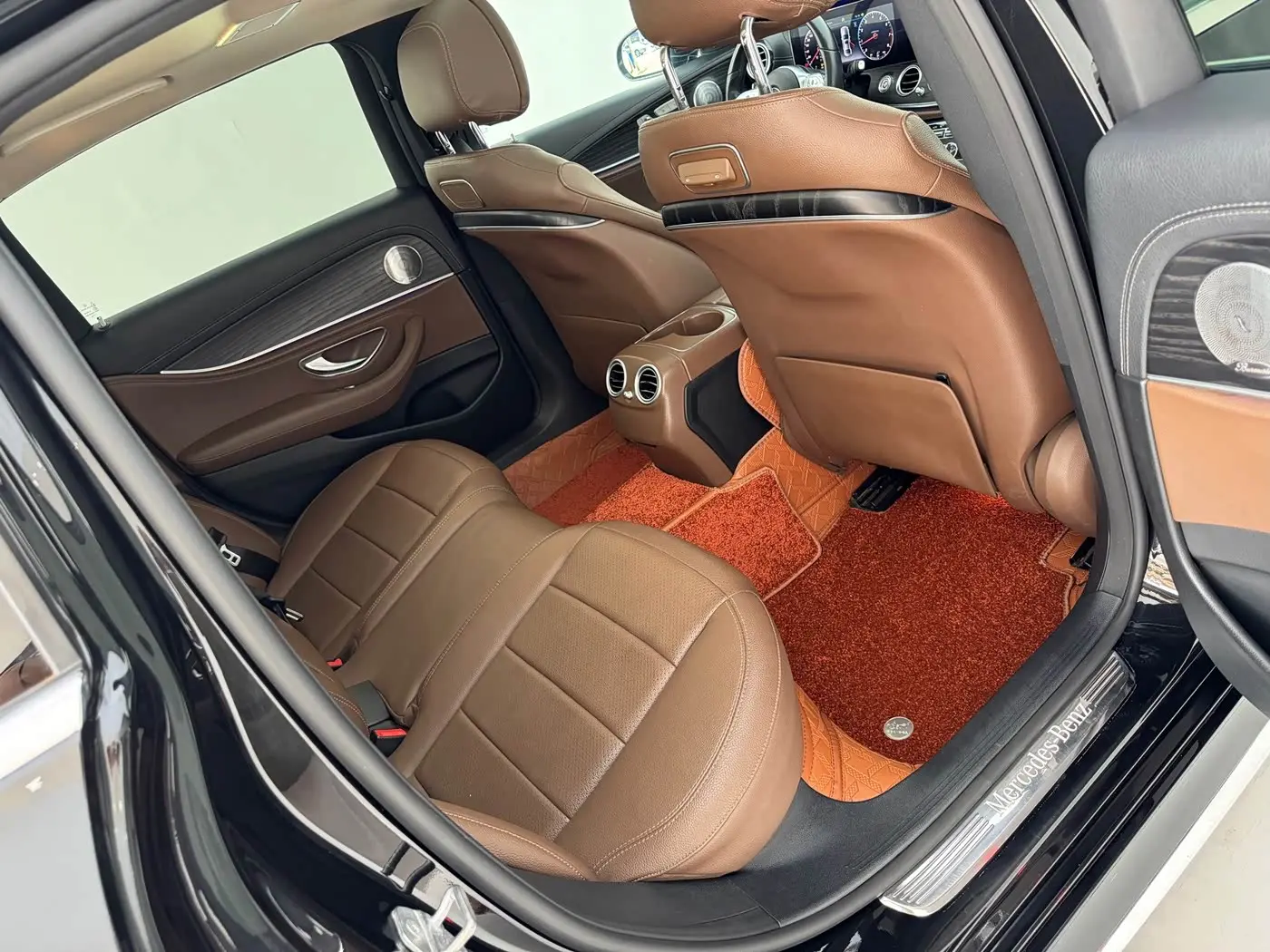 Mercedes-Benz E-Class 2020 — Photo 6/10