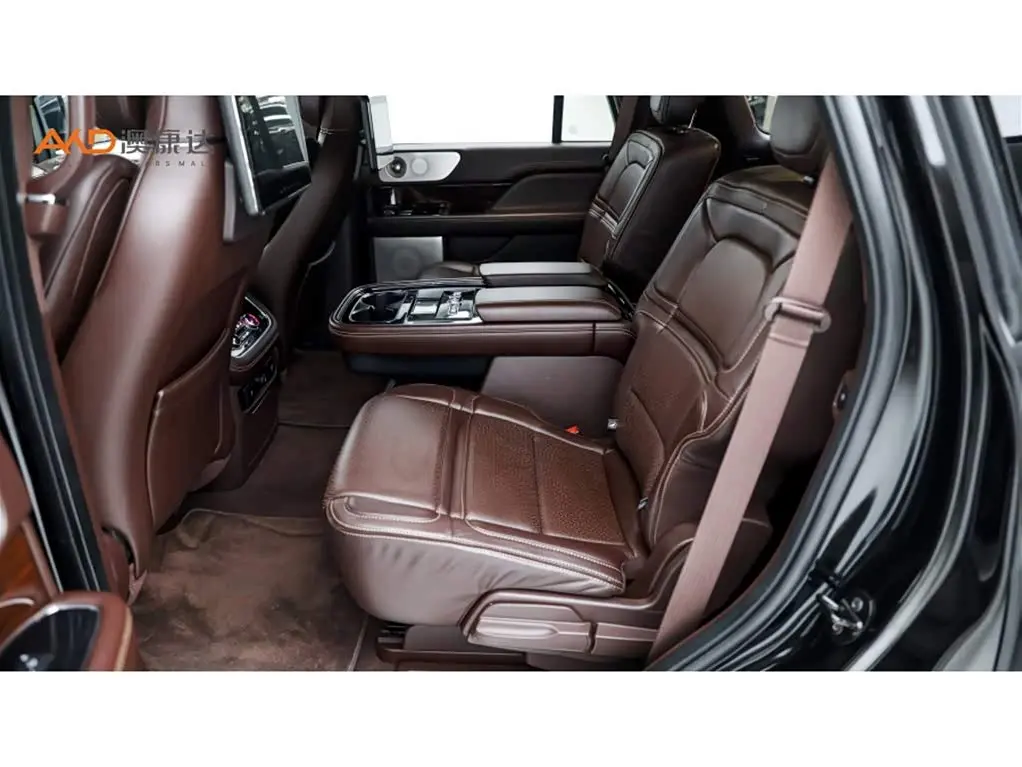 Lincoln Navigator 2018 — Photo 7/11