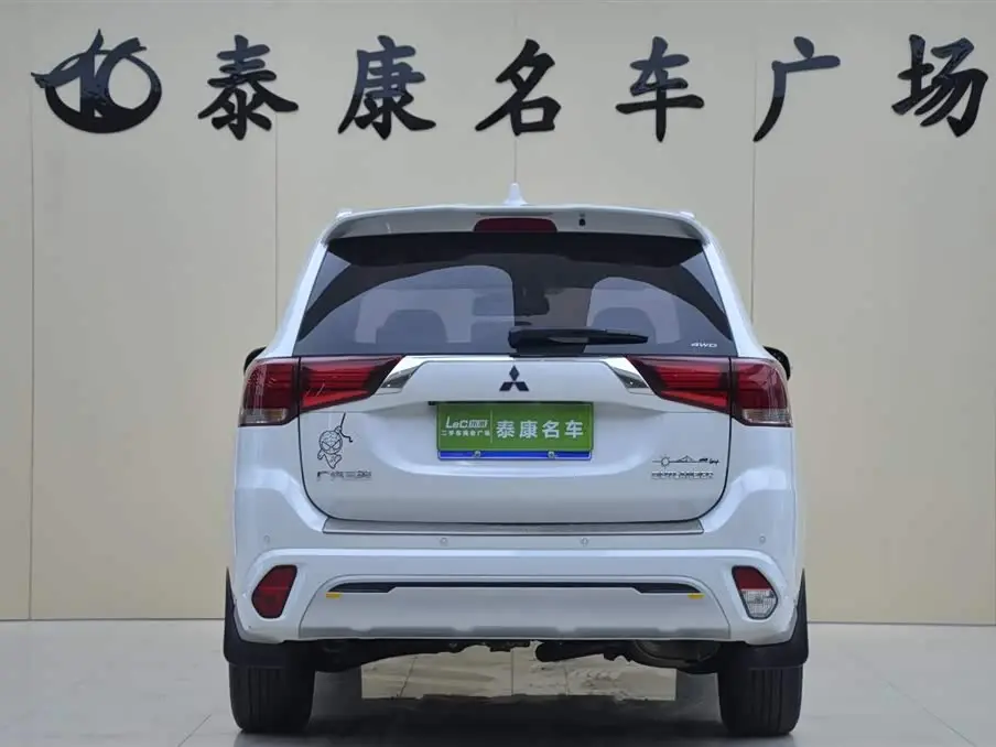 Mitsubishi Outlander 2022 — Photo 3/16