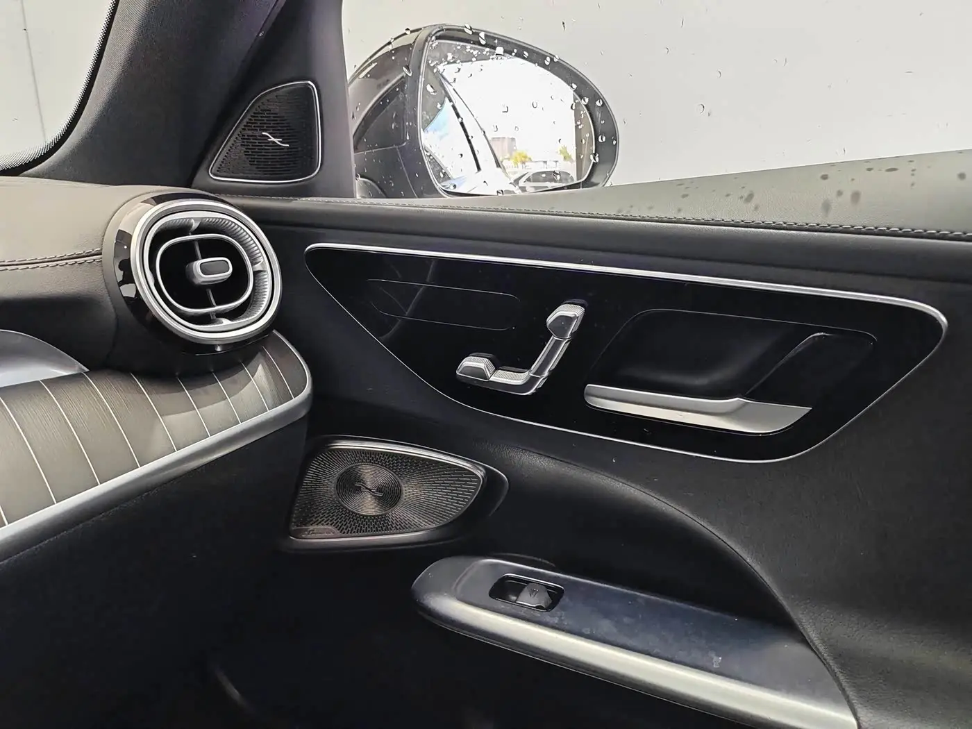 Mercedes-Benz C-Class 2024 — Фото 16/19